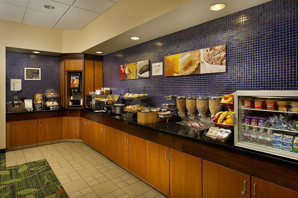 Fairfield Inn And Suites Cleveland Restoran foto