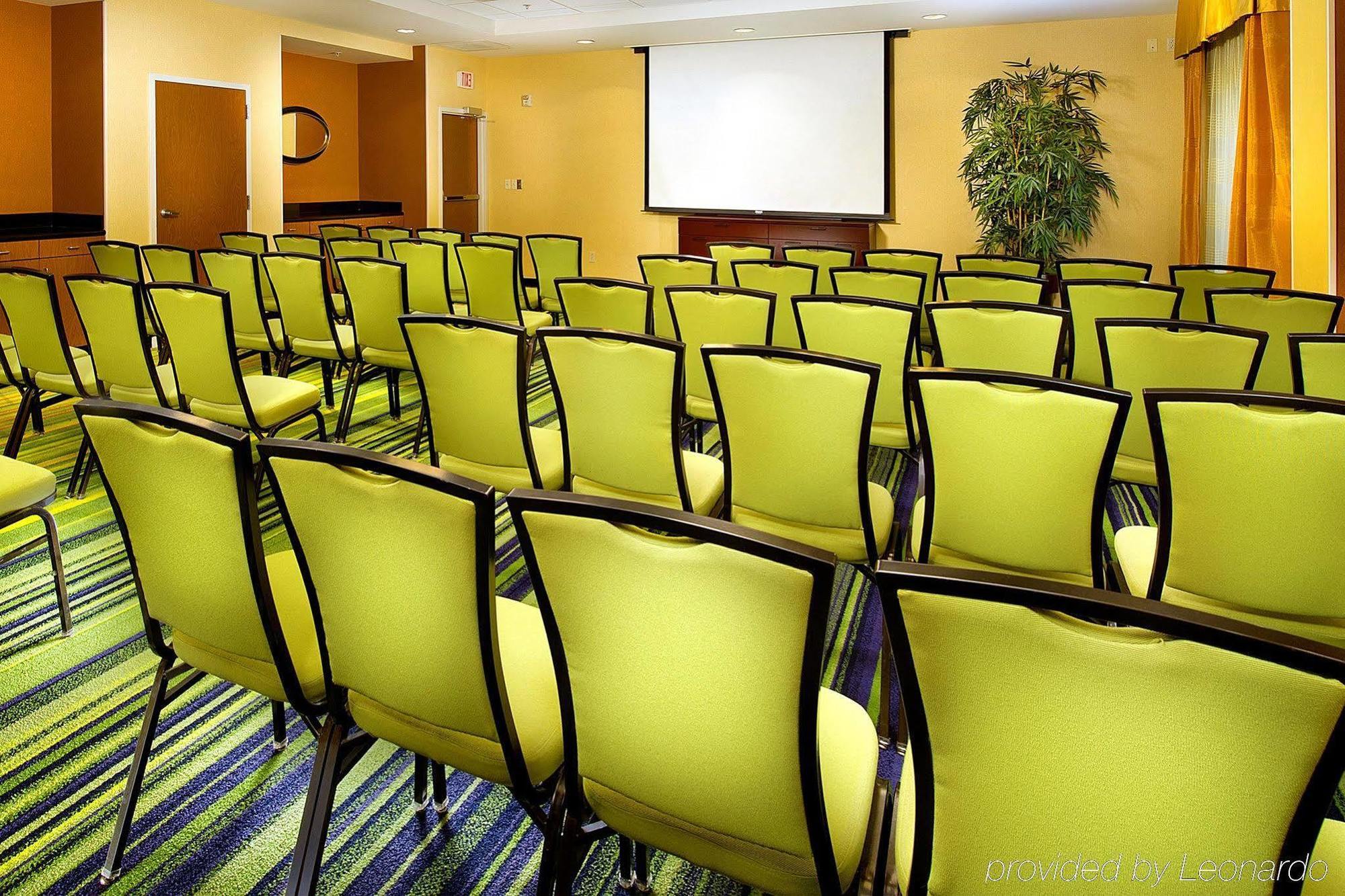 Fairfield Inn And Suites Cleveland Bisnis foto